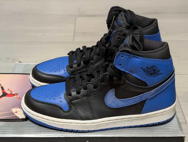 DS Nike Air Jordan "Royal" 1 High - 2001 - Size 9 in Men's Shoes in Mississauga / Peel Region - Image 4
