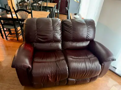Sofa causeuse inclinable de qualité en cuir de marque LAY-Y-BOY avec mécanisme électrique de couleur...