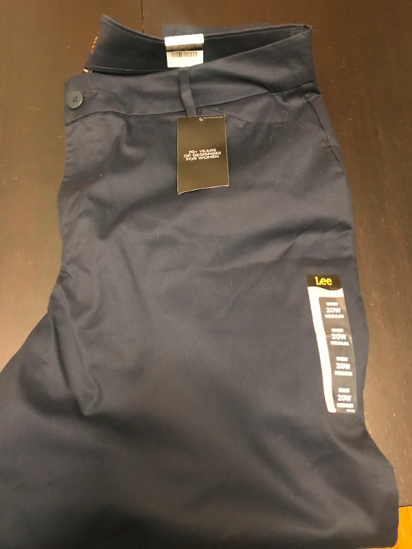 NEW Lee Plus Wrinkle Free Straight Mid Rise Pants (20W Medium) in Women's - Bottoms in City of Toronto - Image 2