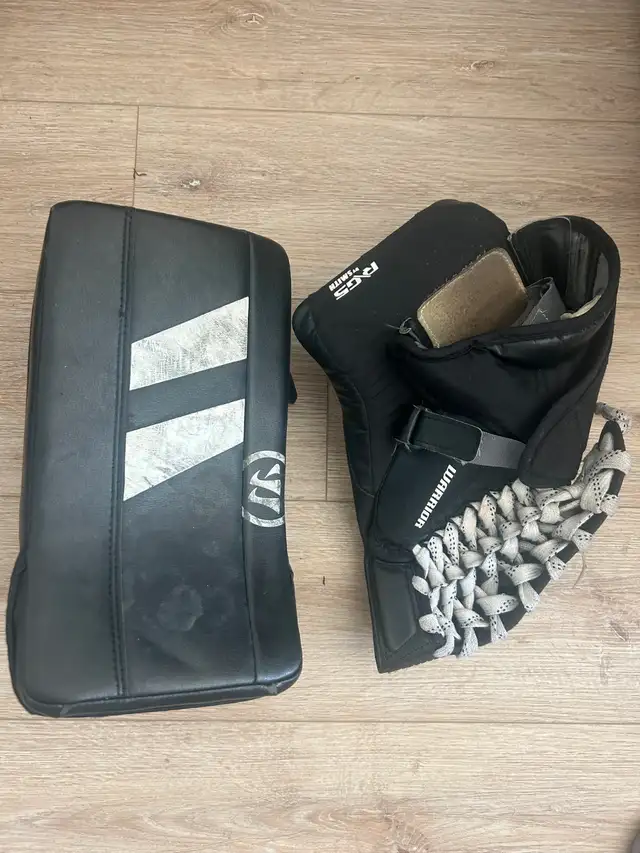 Full set of used, high quality youth goalie gear in Hockey in City of Toronto - Image 9