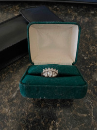 14K pear shaped diamond ring
