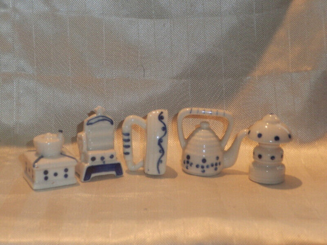 Ensemble de 5 miniatures en porcelaine dans Art et objets de collection  à Longueuil/Rive Sud