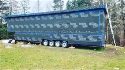 Well-insulated shell built on a spacious 40' gooseneck trailer. Great for many uses. Storage, growin...