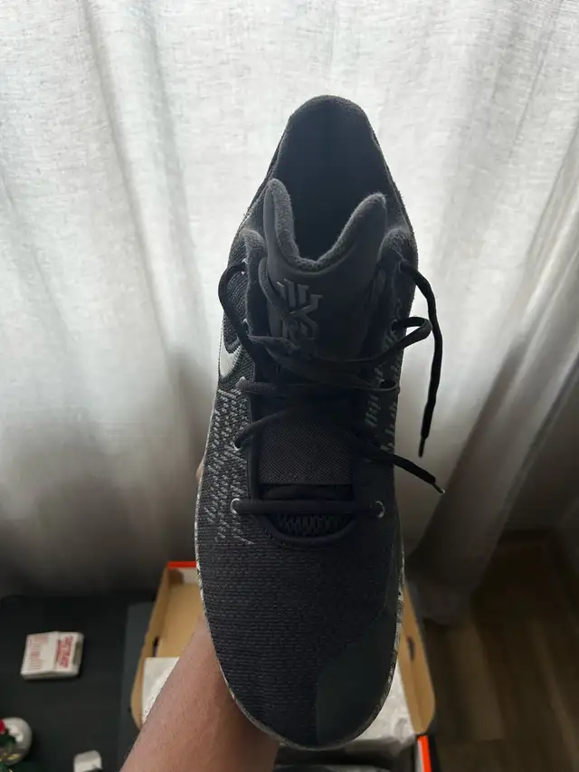 Kyrie fly trap 2 in Men's Shoes in Markham / York Region - Image 4