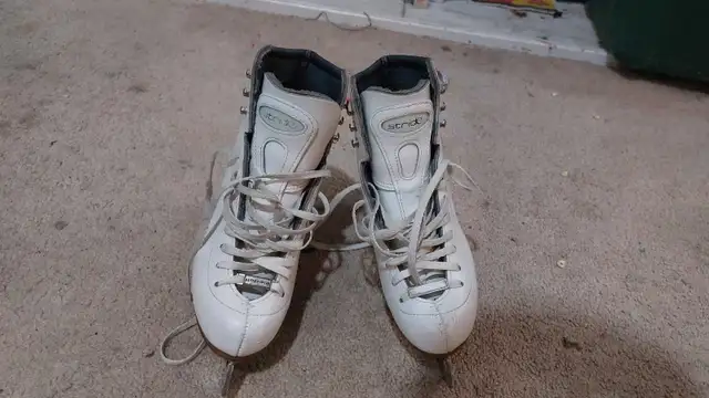 Riedell Stride figure skates sz. 1.562864365092097122