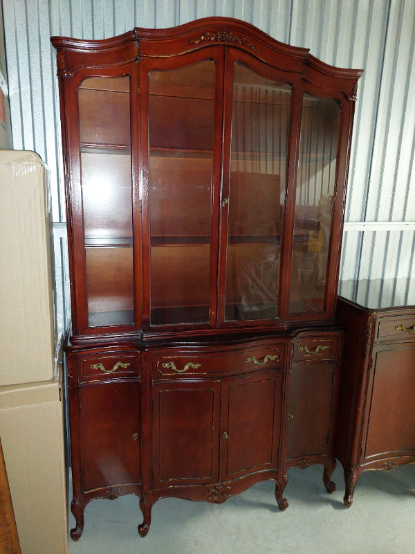Antique Mahogany Dining Room Set with Buffet and China Cabinets in Hutches & Display Cabinets in City of Toronto - Image 3
