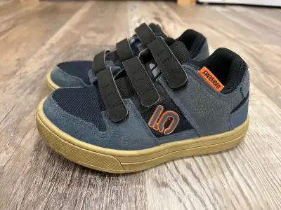 mountain biking shoes kids size 12, View more