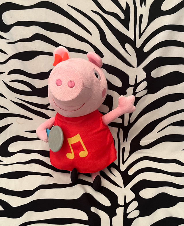 Peppa Pig Oink-Along Songs Peppa Singing Plush Doll in Toys & Games in City of Toronto - Image 3