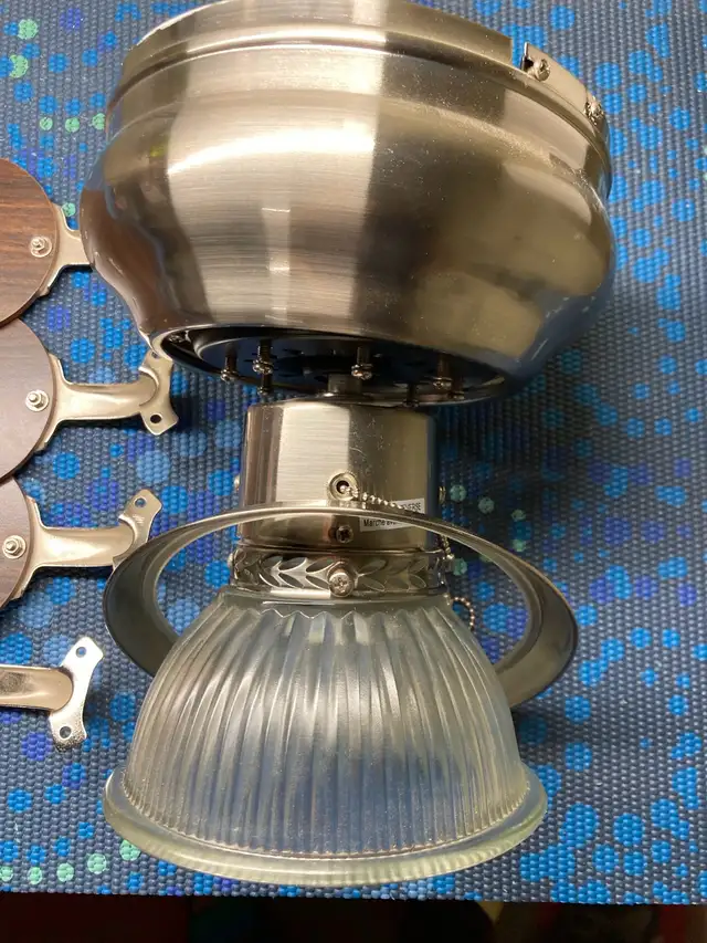 Ceiling fan in Indoor Lighting & Fans in City of Toronto - Image 4