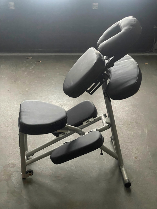 STRONGLITE Portable Massage Chair - Ultra-Strong - LIKE NEW dans Santé et besoins spéciaux  à Ville de Montréal
