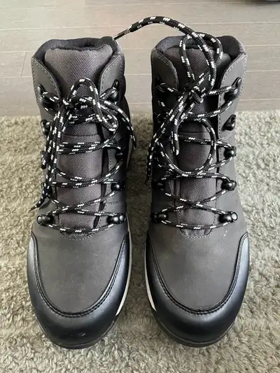 Wanderlust Women’s Winter Shoes US 9 Brand New, View more