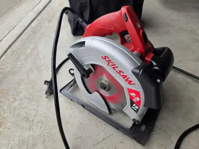 Skil 5680 Corded 7 1/4 Inch Circular Saw Great Condition. Light use. With bag.