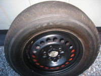 4 pneus d'hiver avec 4 rims de metal 215/70/R15 98Q