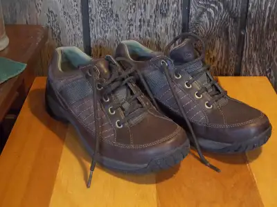 Chaussures DUNHAM grandeur 8,5 US size D pour hommes., View more