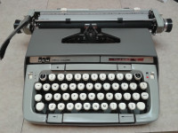 Machine à écrire Smith-Corola