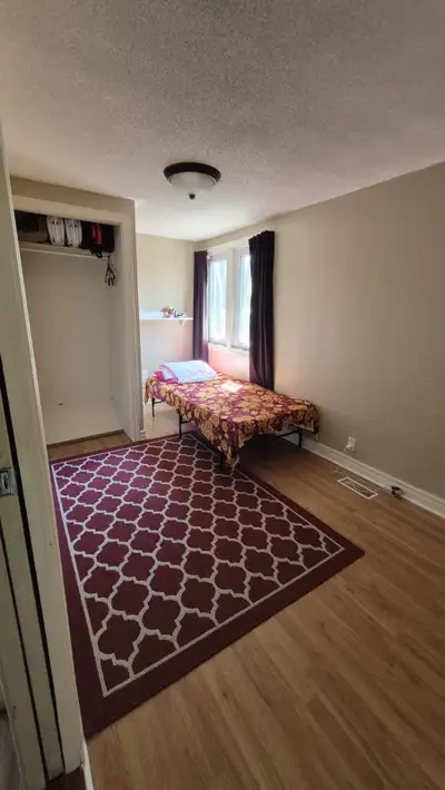 Room for rent Location: St. Catharines West End Rent: 650 per month including utilities Available Fr...