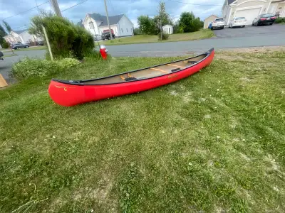 Canoe Old Town Charles River 16 ft in royalex… very good shape, very light canoe at 62lbs. It has kn...