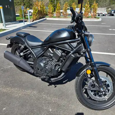 DCT 1100 CC RARE SUR LE MARCHÉ. Moto automatique à essence avec DCT 1100 CC. 963 km seulement... Com...
