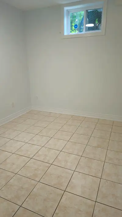 HUGE 3 BEDROOM BASEMENT WITH HIGH CEILINGS FOR RENT- GREAT LOCAT