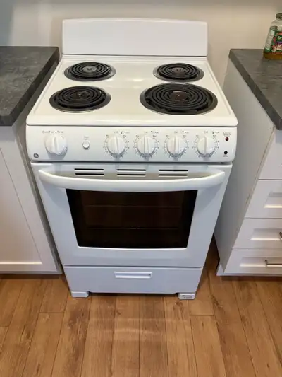 À vendre : Cuisinière GE – Comme neuve, sous garantie – 600$, View more