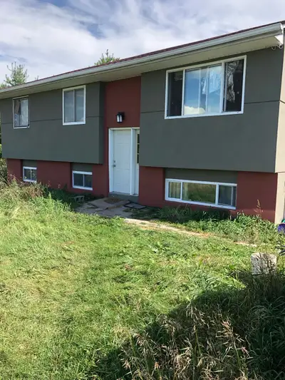 Room for rent between Belleville and Trenton Total 3 people sharing kitchen and living room