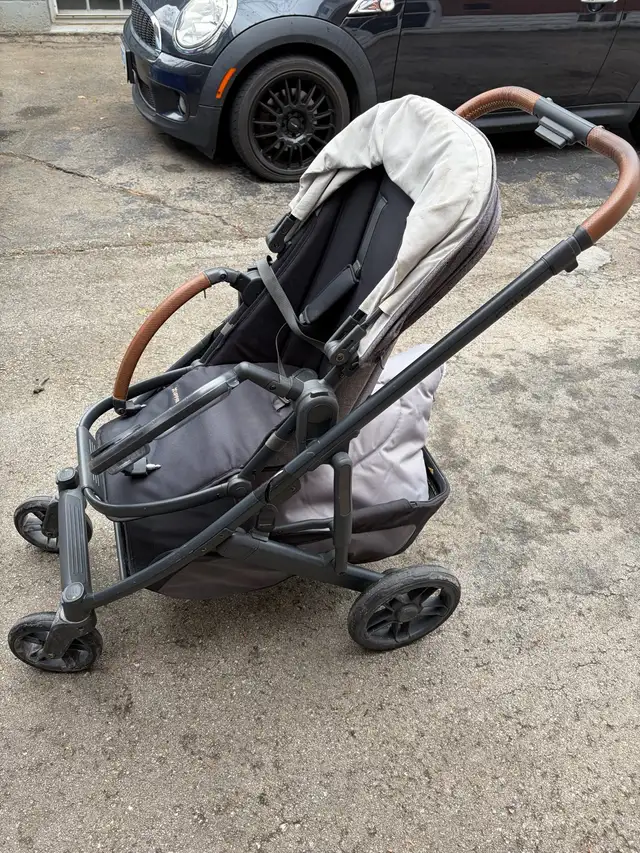 Uppa Baby Cruz V2 Bundle in Strollers, Carriers & Car Seats in Hamilton - Image 3