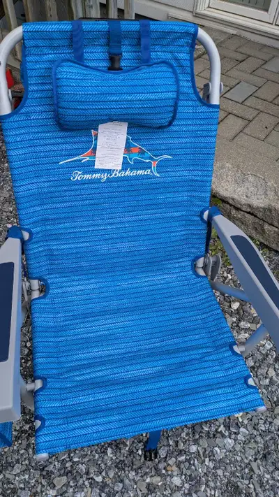 2 Chaises basse avec glacière., View more