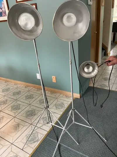 LIGHTING - 2 TRIPOD LIGHTING STANDS and 1CLIP-ON FILL-IN LIGHT, View more