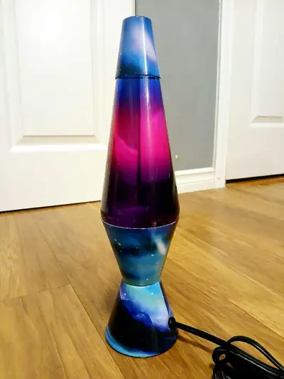 Comes in Purple, Pink and Blue colours. Good condition. Includes power cord. 1960 - 70s style home d...