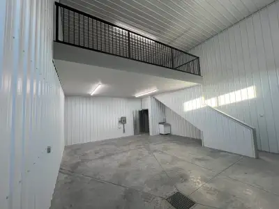 Industrial warehouse approx 46x22 with 20ft mezzanine The total height is 20ft, with 10ft mezzanine...