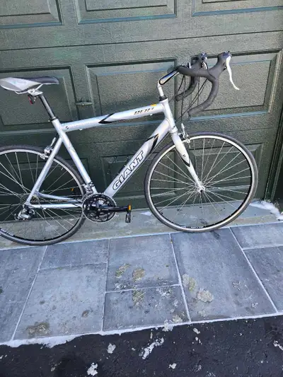 Giant OCR 3 road bike.., View more