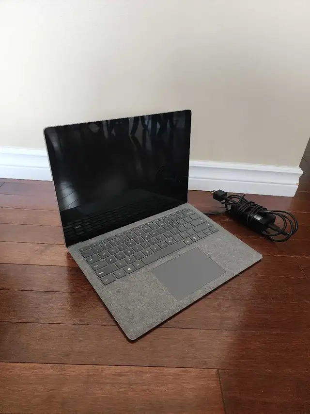 Microsoft Surface Laptop 463893269163778120