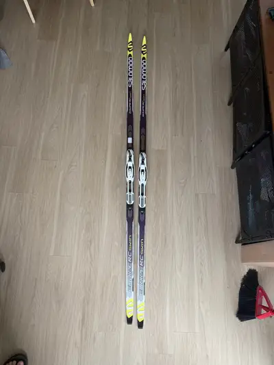 Salomon Equipe 9 Classic XC skis with bindings, View more