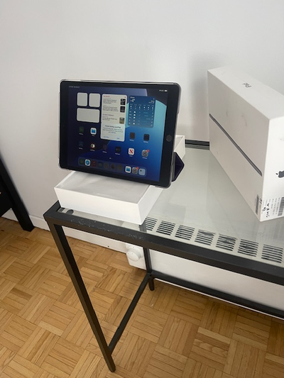 NICE IPAD 9 GENERATION 64GB STORAGE 10,2 IN WITH BOX, View more