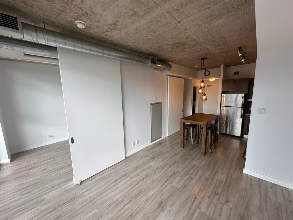 1 BED + DEN w/STORAGE (Parking available) 3