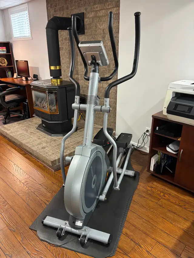 Machine elliptique in Exercise Equipment in Longueuil / South Shore - Image 2