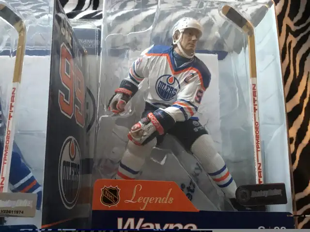 McFarlanes Sport Picks Legends Wayne Gretzky Oilers  in Arts & Collectibles in Red Deer - Image 8
