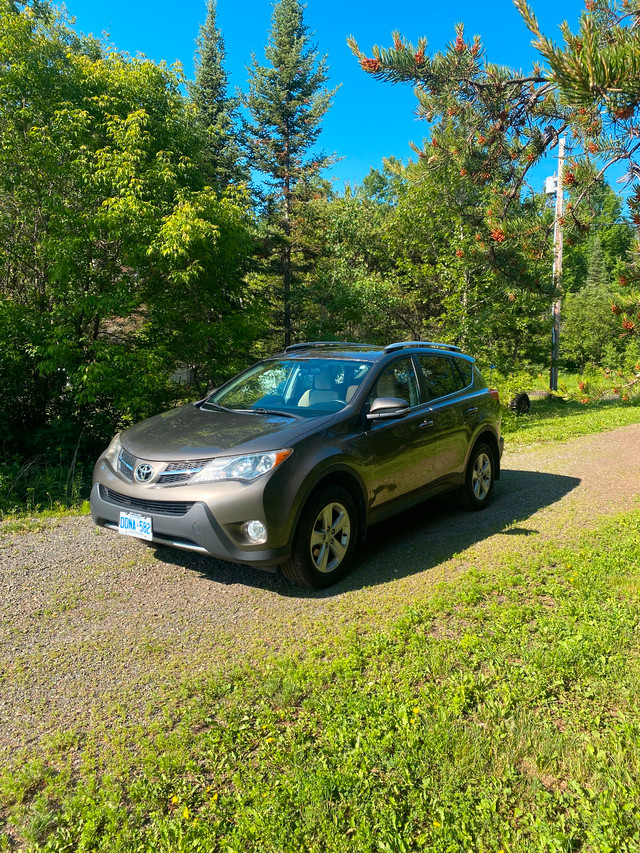 Selling Rav 4 XLE in Cars & Trucks in Thunder Bay
