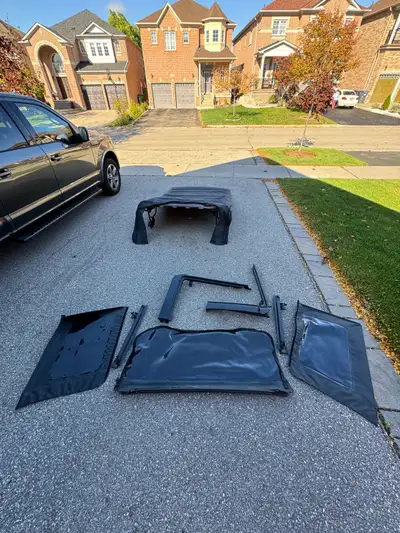 Soft top for Jeep Wrangler JK 4 door Top and windows in good shape, no cuts or punctures. All what i...