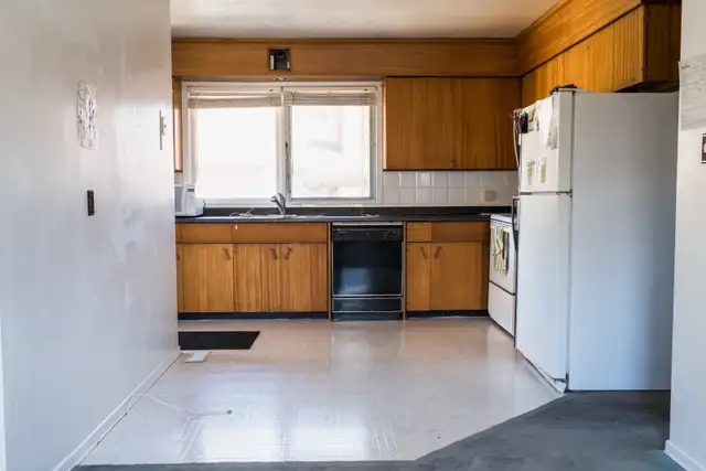 $680 7 Rooms Student rental housing near University of waterloo in Long Term Rentals in Kitchener / Waterloo - Image 7