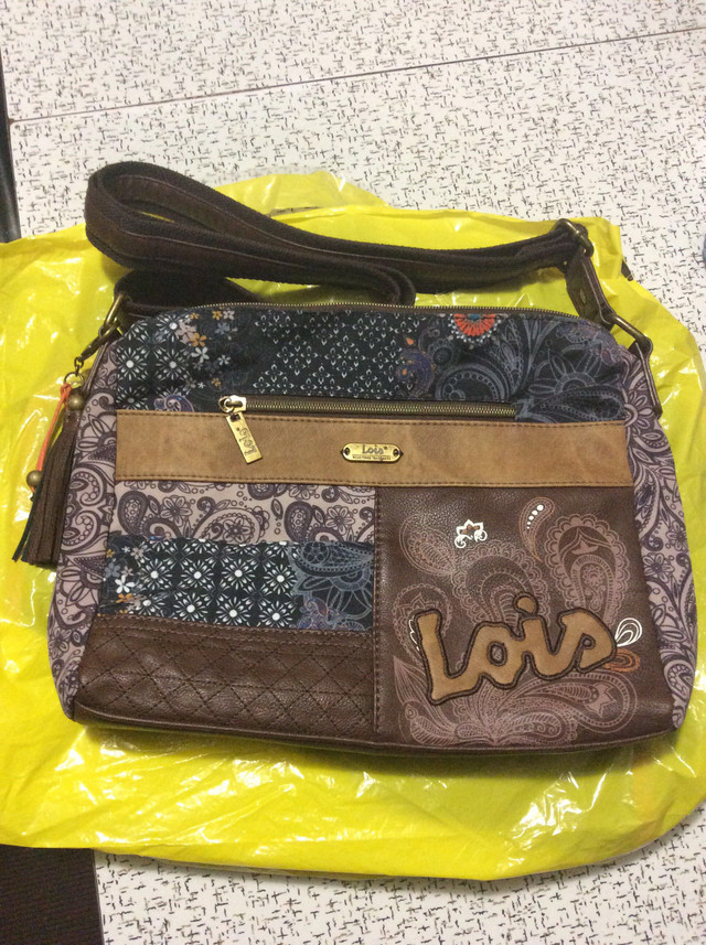 Lois Brand Crossbody purse - $45 dans Femmes - Sacs et portefeuilles  à Ville de Montréal