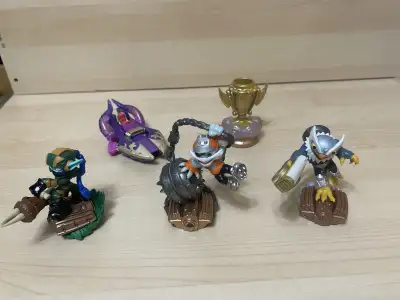 Skylanders super chargers lot of 5. Jet vac, sky trophy, smash hit, splatter splasher and stealth el...