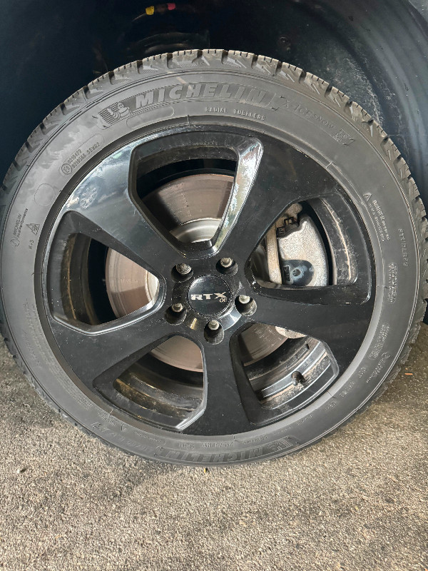 2022 Taos Michelin ice winter tires on17in aftermarket rims in Tires & Rims in Prince George