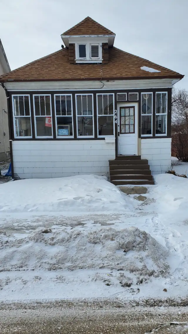 Room for Rent in Elmwood