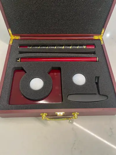 Executive Desk Golf Putting Set in Wooden Case – Never Used $20, View more