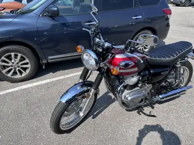 Selling my cherry red Kawasaki W800 with only 280km. This bike is in excellent condition and ready f...