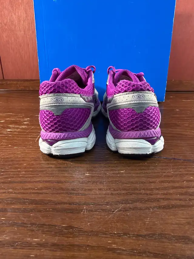 Asics Gel Cumulus 16 Women's Sneakers Lighting Purple Size 9,5 in Women's - Shoes in Calgary - Image 7