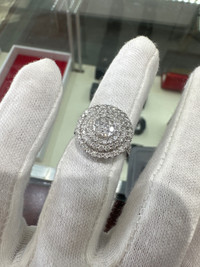 Diamond circular 4 halos ring