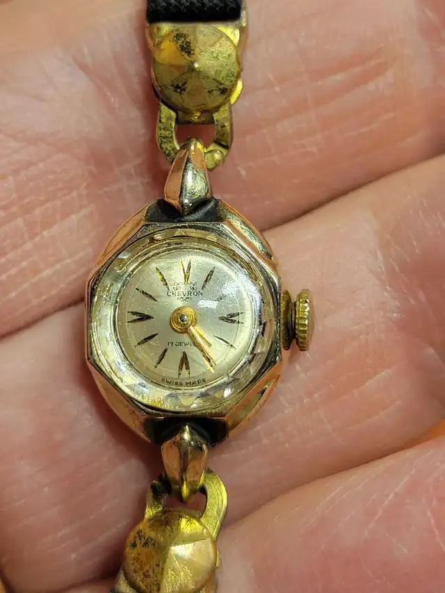 Vintage 1950s ladies Chevron watch a classic little mechanical w