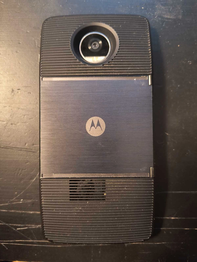 Moto Z2 Play with Rare Moto Mod Projector in Cell Phones in Calgary - Image 4